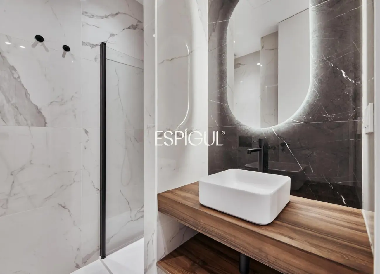 Piso en venta reformado y amueblado con plaza de garaje en Lista