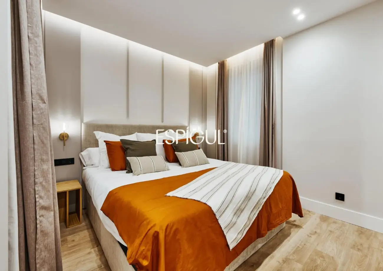 Renovated and furnished apartment for sale in the Salamanca district