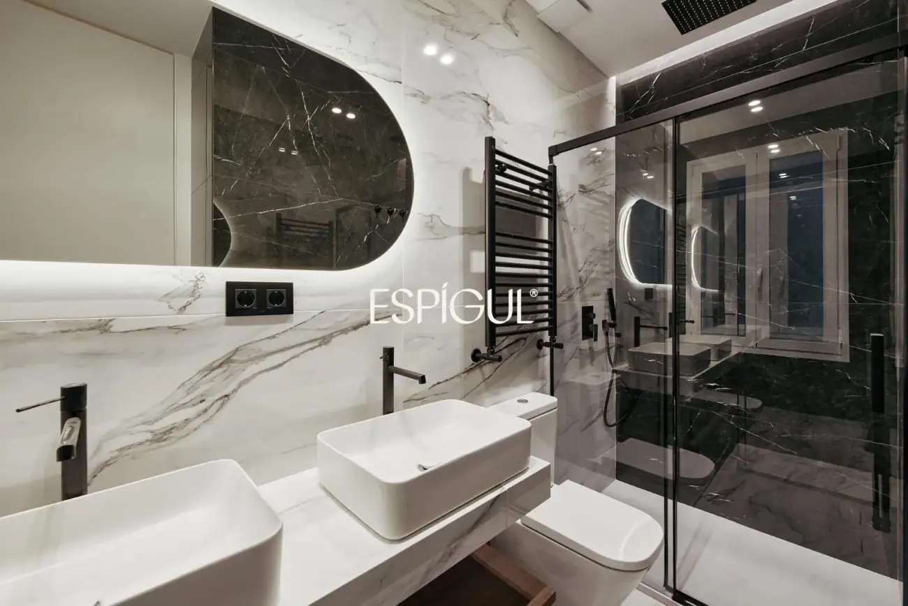 Renovated and furnished apartment for sale in the Salamanca district