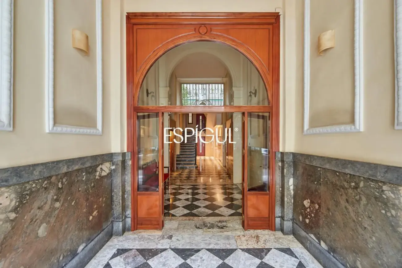 Renovated and furnished apartment for sale in the Salamanca district