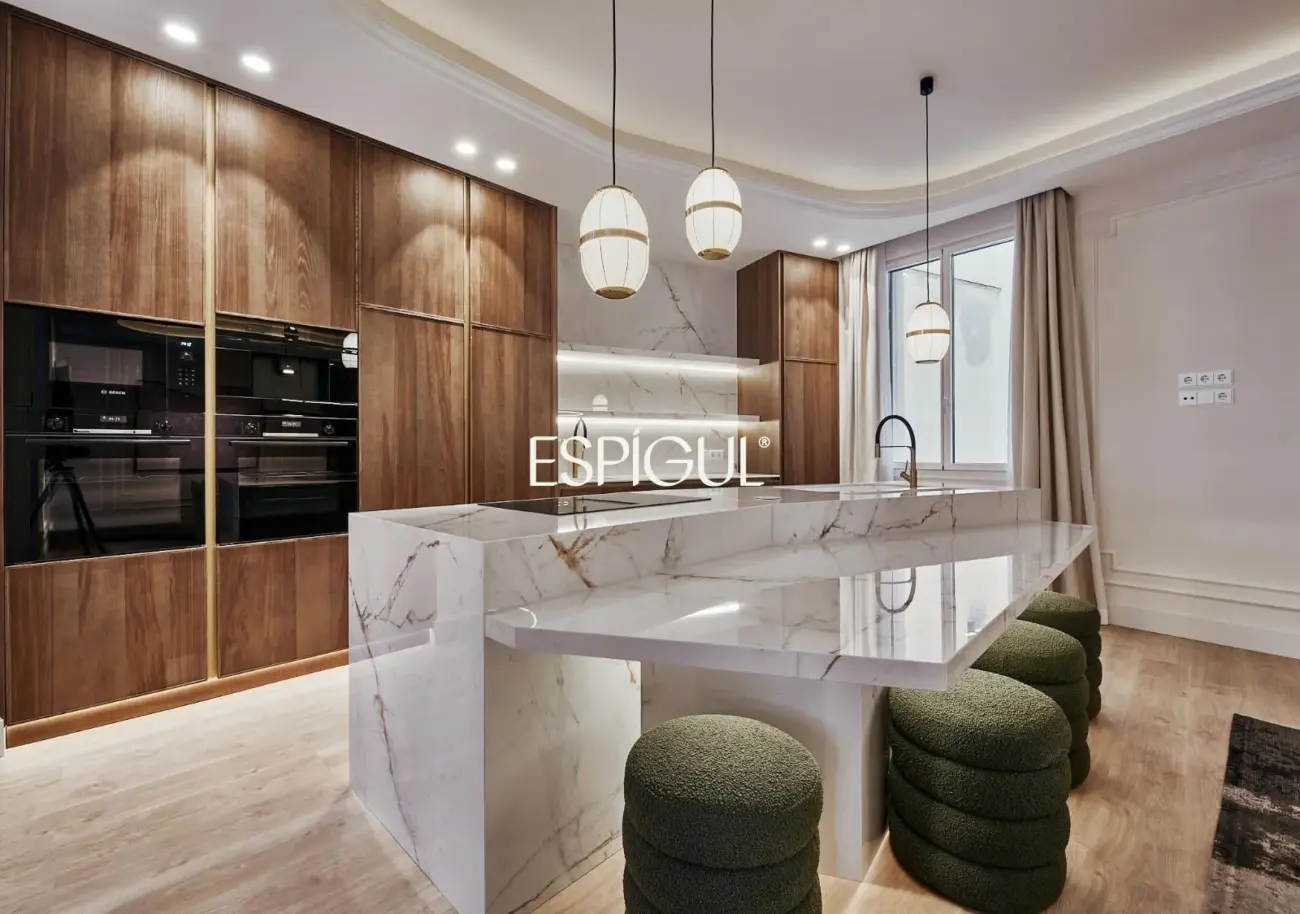 Appartement à vendre rénové et meublé dans immeuble classique, Justicia