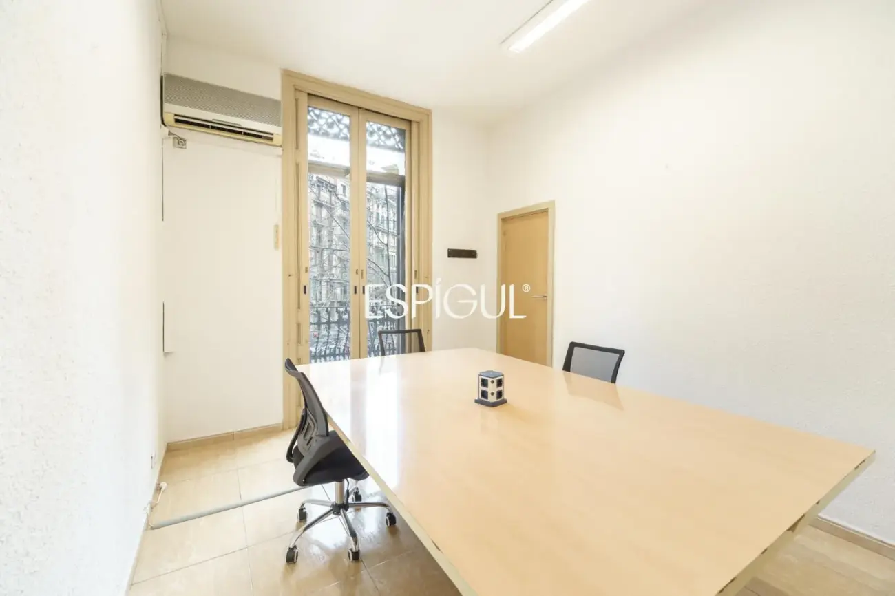 Уникальная квартира под ремонт в престижном здании Quadrat d’Or