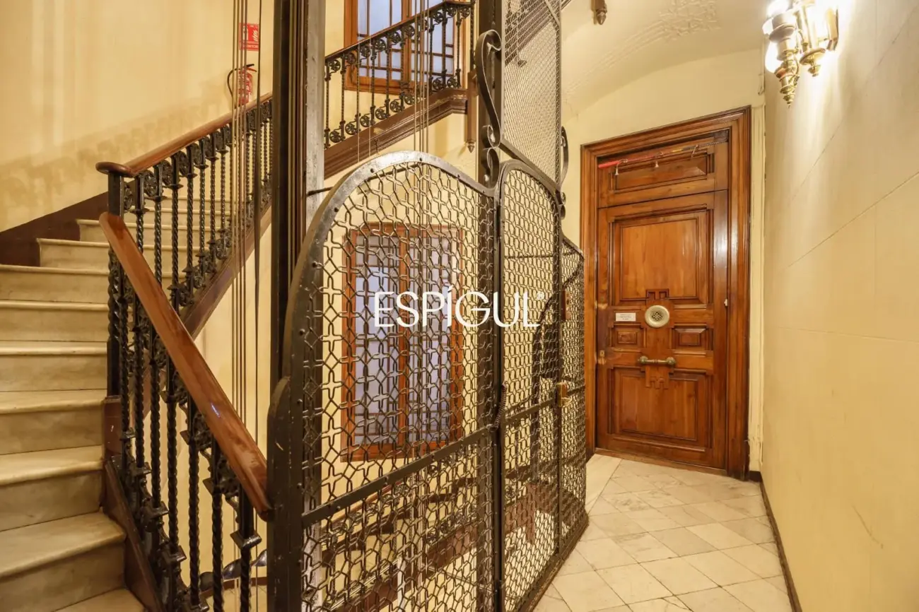 Уникальная квартира под ремонт в престижном здании Quadrat d’Or