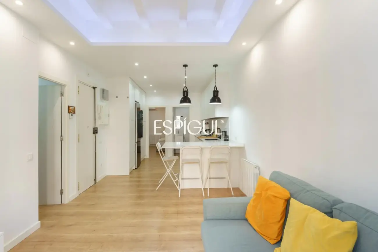 Renovated apartment with balcony in a period building in Sant Antoni