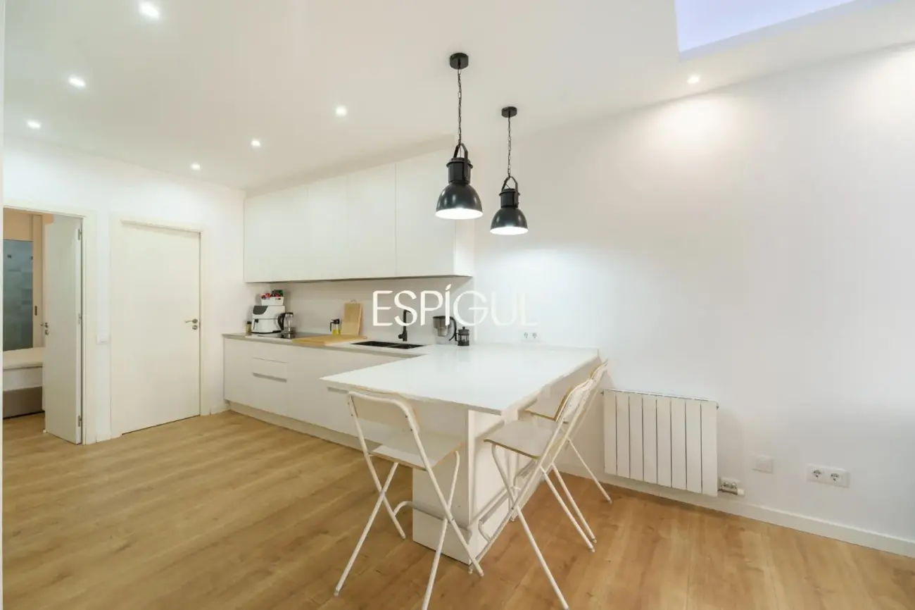 Renovated apartment with balcony in a period building in Sant Antoni