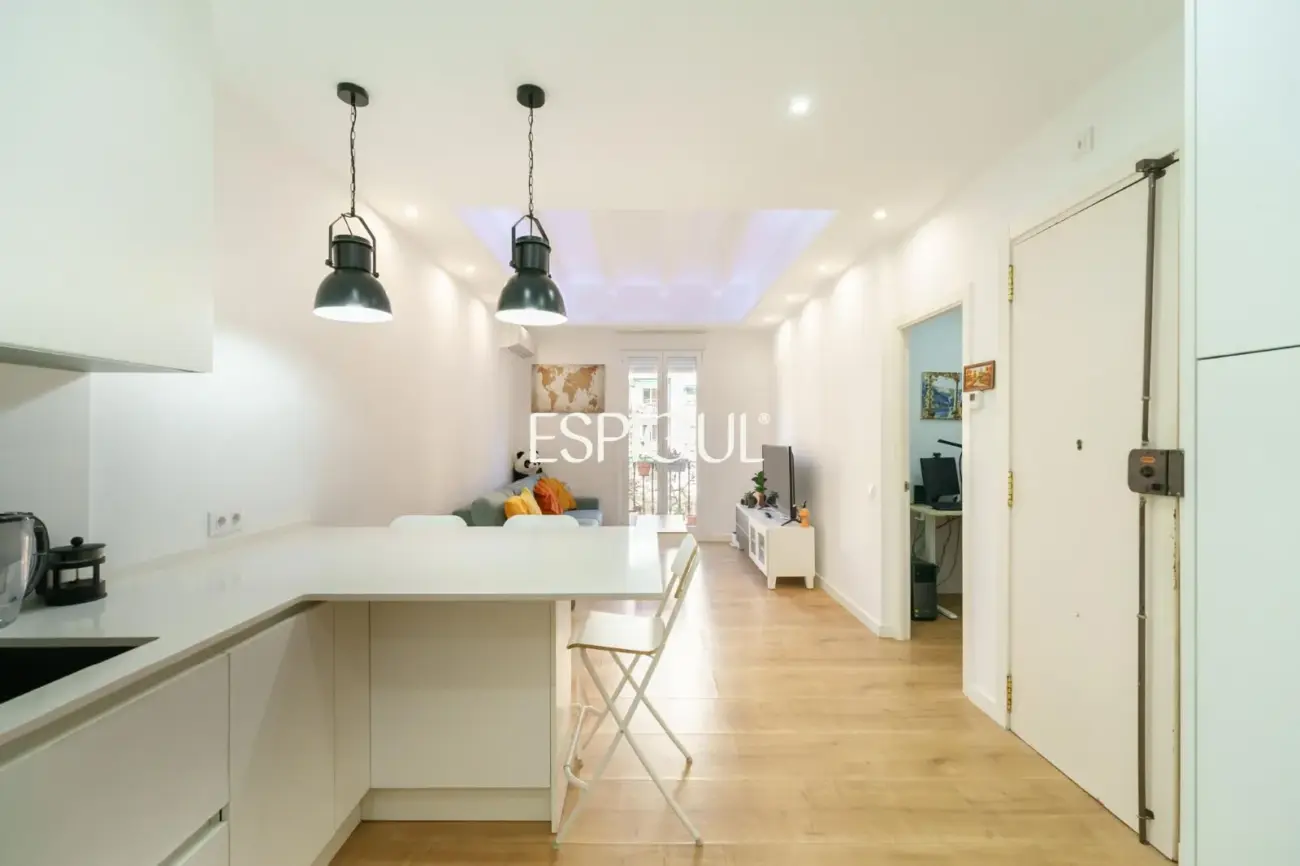 Renovated apartment with balcony in a period building in Sant Antoni