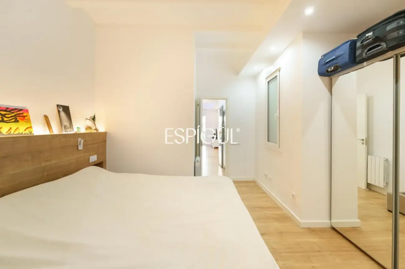 Renovated apartment with balcony in a period building in Sant Antoni