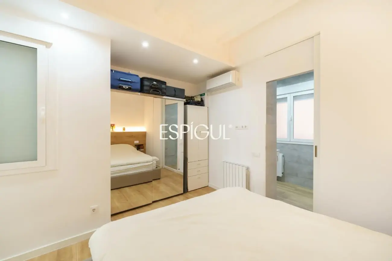 Renovated apartment with balcony in a period building in Sant Antoni