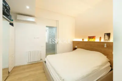 Renovated apartment with balcony in a period building in Sant Antoni