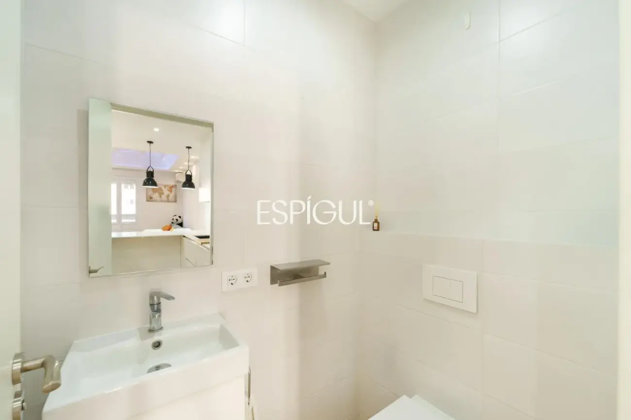 Renovated apartment with balcony in a period building in Sant Antoni