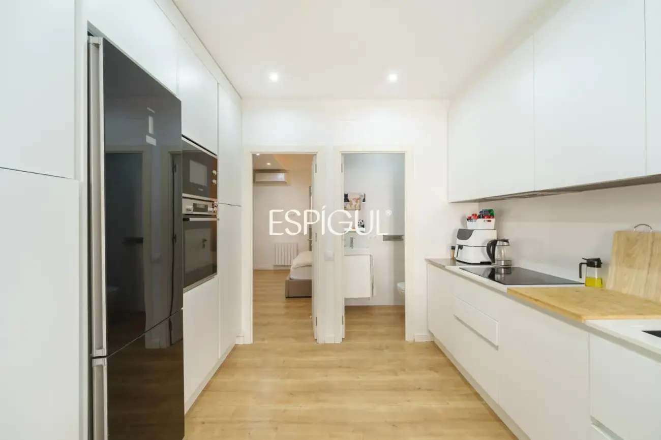 Renovated apartment with balcony in a period building in Sant Antoni