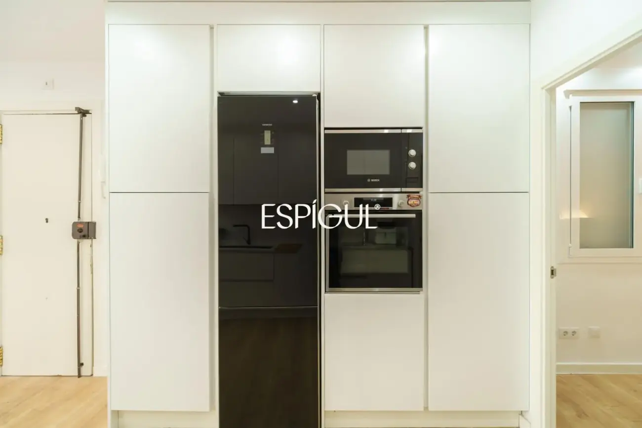 Renovated apartment with balcony in a period building in Sant Antoni