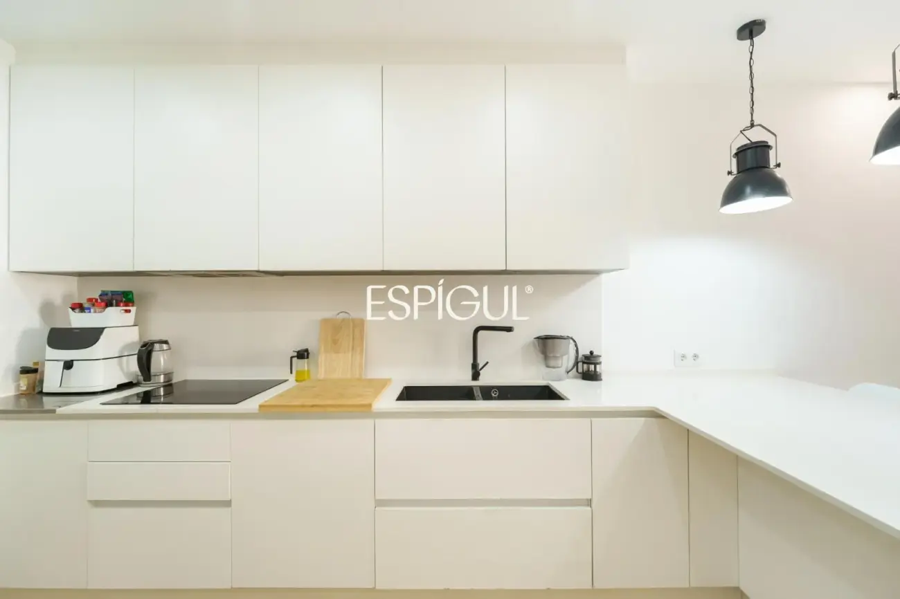Renovated apartment with balcony in a period building in Sant Antoni