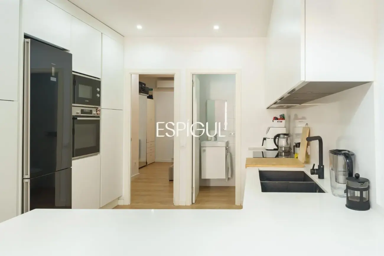 Renovated apartment with balcony in a period building in Sant Antoni