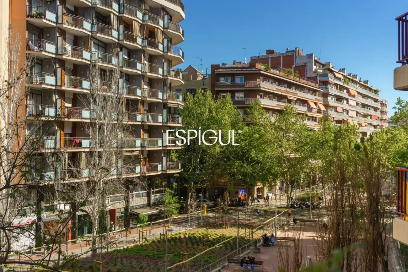 Renovated apartment with balcony in a period building in Sant Antoni
