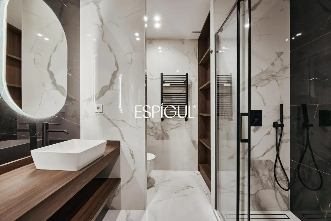 Vivienda situada en la calle General Díaz Porlier con plaza de garaje, Lista