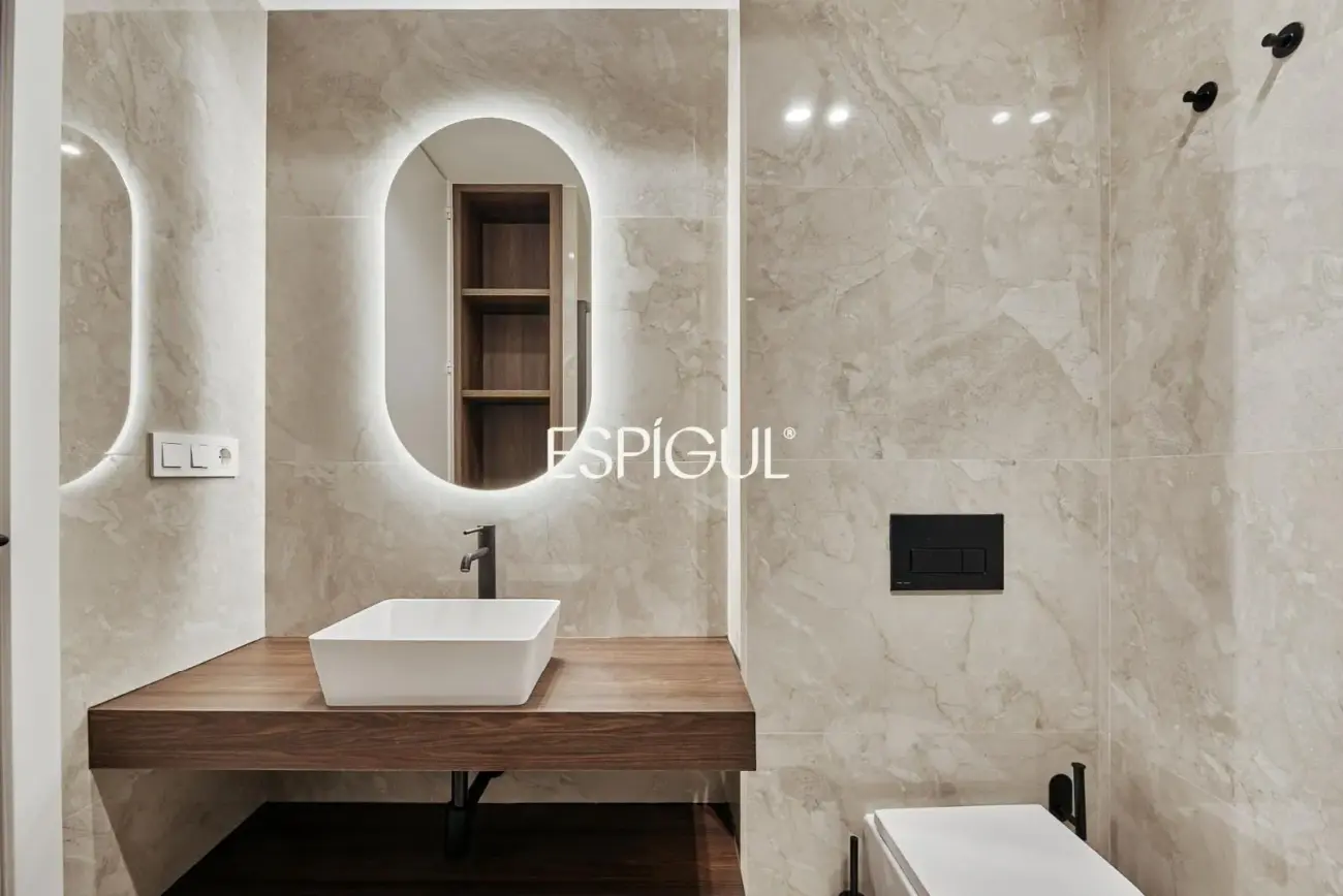 Vivienda situada en la calle General Díaz Porlier con plaza de garaje, Lista