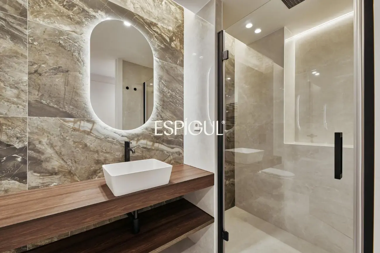 Vivienda situada en la calle General Díaz Porlier con plaza de garaje, Lista