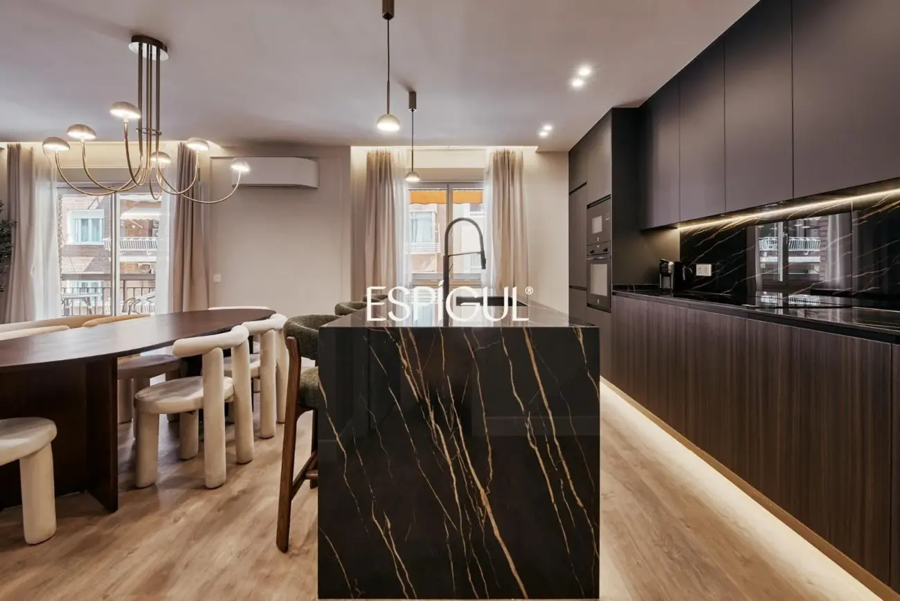 Vivienda situada en la calle General Díaz Porlier con plaza de garaje, Lista