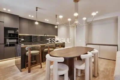 Vivienda situada en la calle General Díaz Porlier con plaza de garaje, Lista