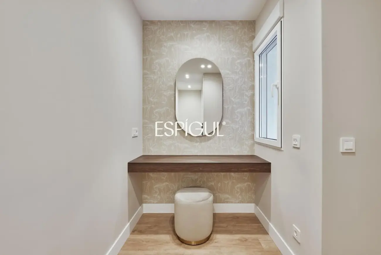 Vivienda situada en la calle General Díaz Porlier con plaza de garaje, Lista