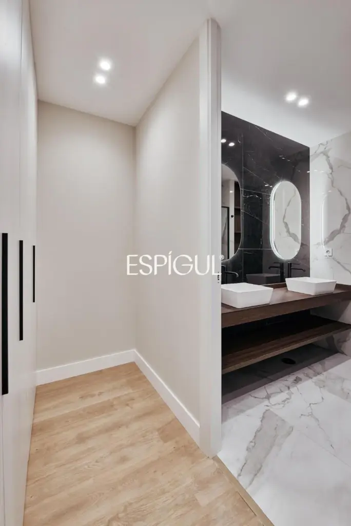 Vivienda situada en la calle General Díaz Porlier con plaza de garaje, Lista