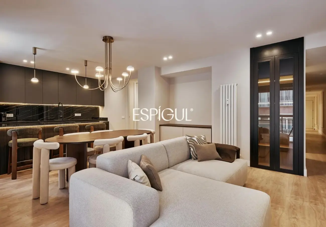 Vivienda situada en la calle General Díaz Porlier con plaza de garaje, Lista