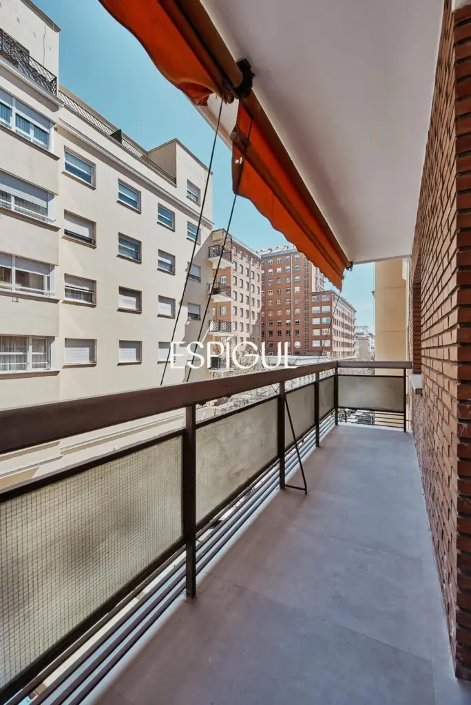 Vivienda situada en la calle General Díaz Porlier con plaza de garaje, Lista