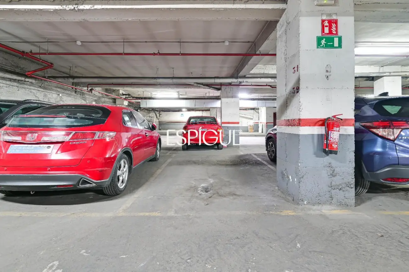 7ª Planta con Sol Directo, 4 Habitaciones y Parking incluido junto a Can Batlló