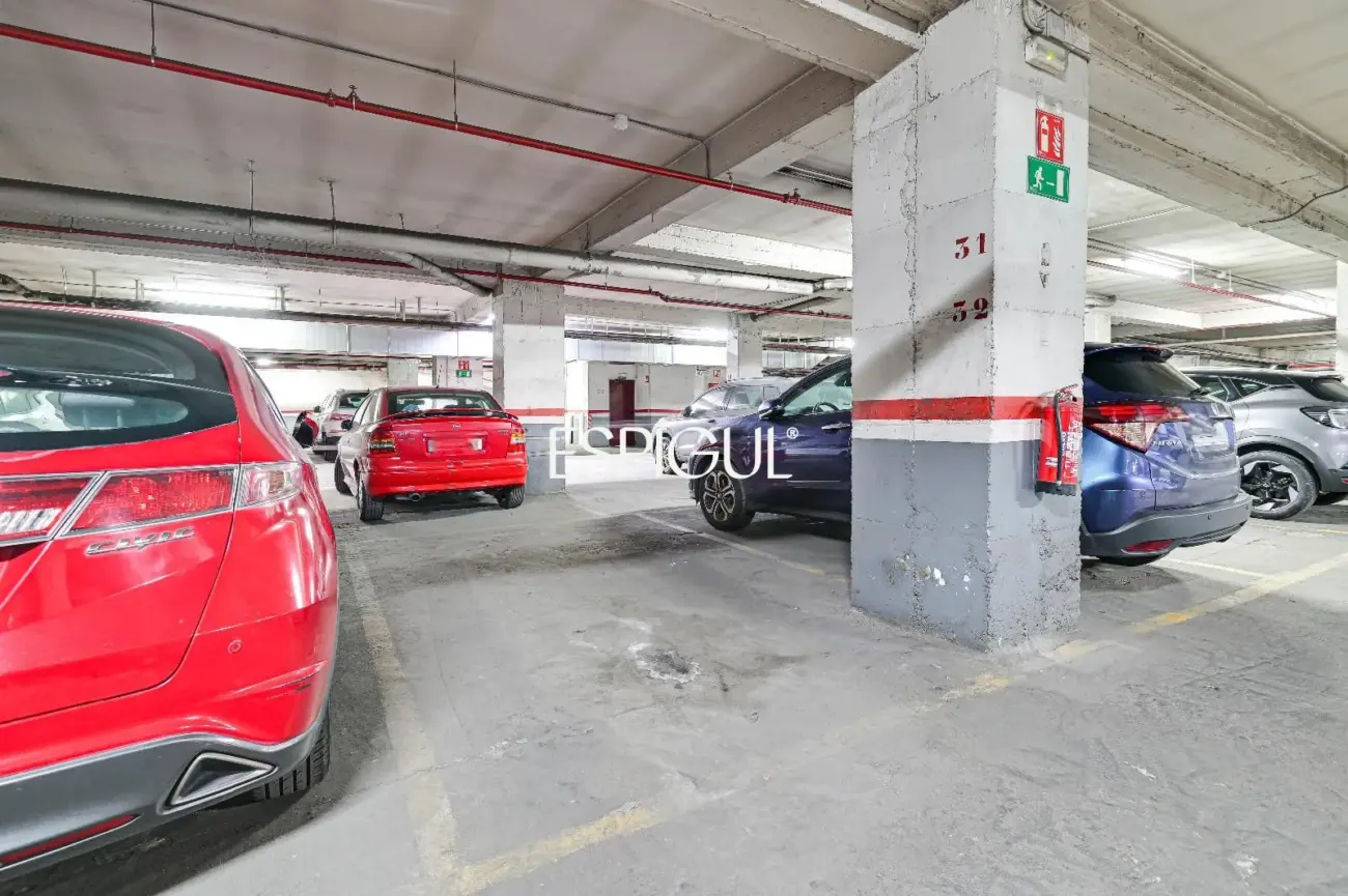 7ª Planta con Sol Directo, 4 Habitaciones y Parking incluido junto a Can Batlló