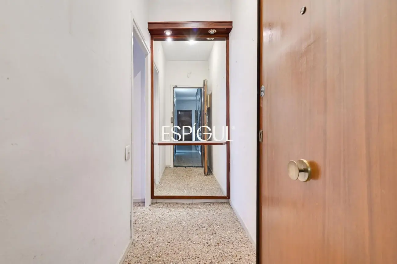 7ª Planta con Sol Directo, 4 Habitaciones y Parking incluido junto a Can Batlló