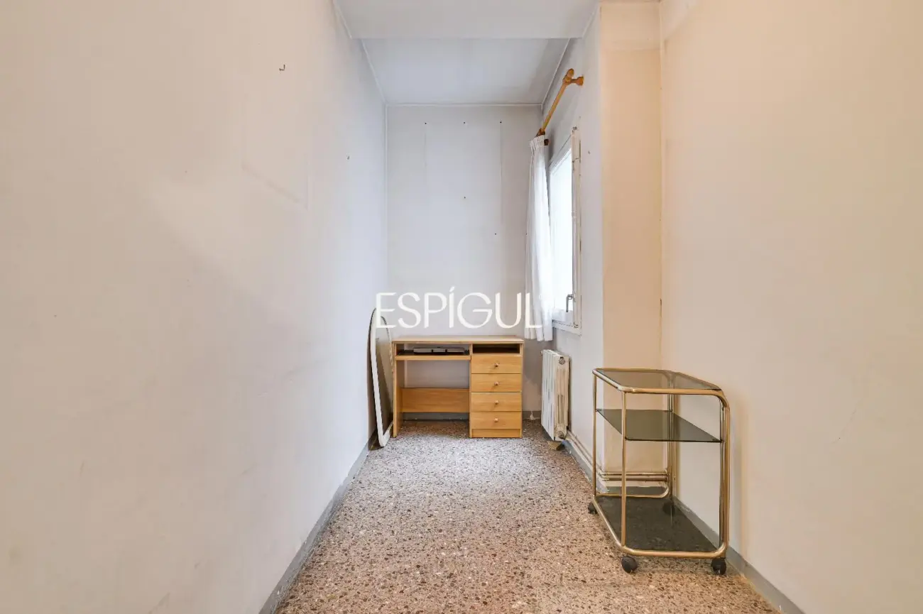 7ª Planta con Sol Directo, 4 Habitaciones y Parking incluido junto a Can Batlló