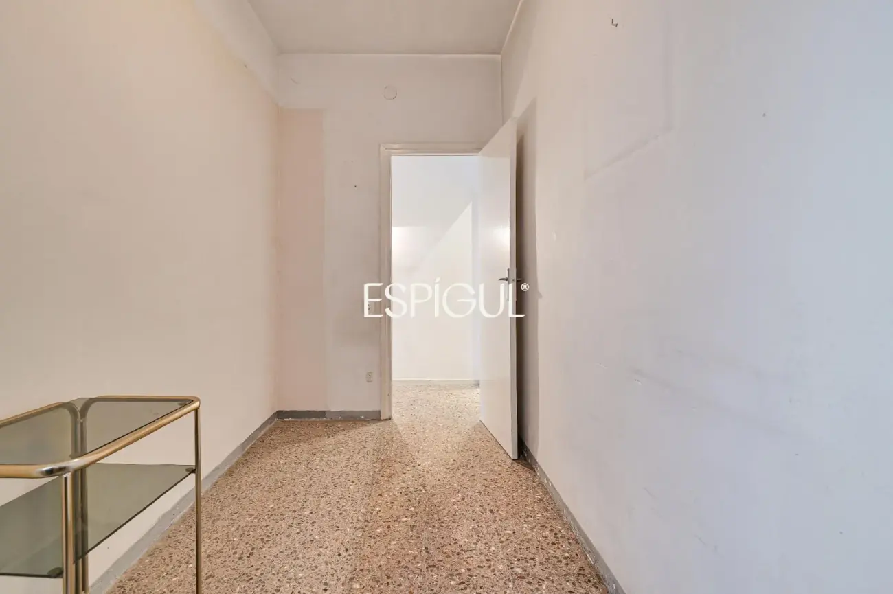 7ª Planta con Sol Directo, 4 Habitaciones y Parking incluido junto a Can Batlló