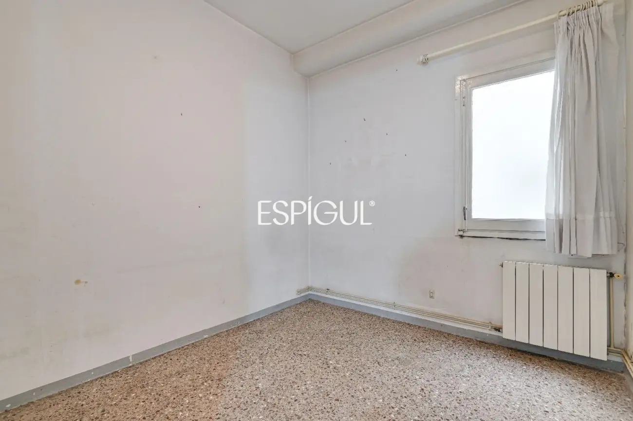 7ª Planta con Sol Directo, 4 Habitaciones y Parking incluido junto a Can Batlló
