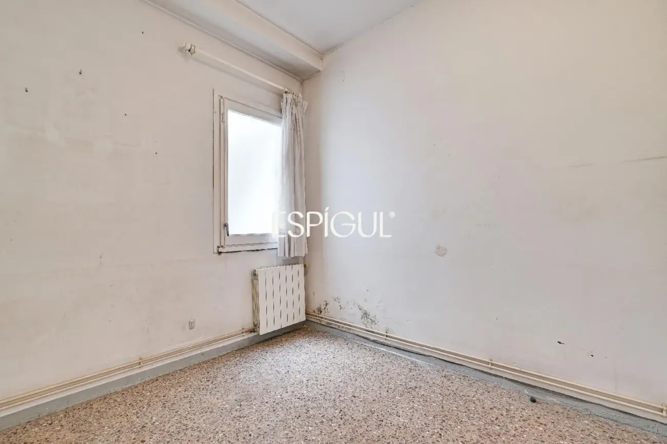 7ª Planta con Sol Directo, 4 Habitaciones y Parking incluido junto a Can Batlló