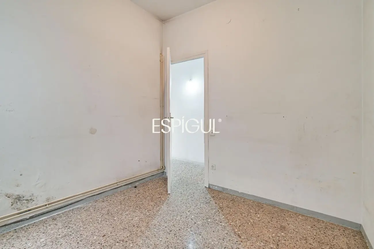 7ª Planta con Sol Directo, 4 Habitaciones y Parking incluido junto a Can Batlló