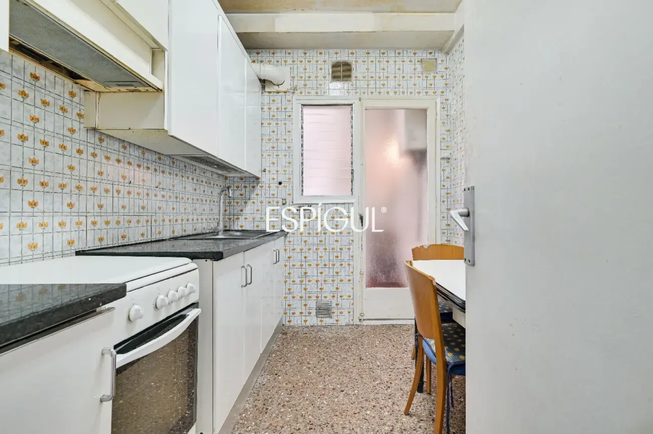7ª Planta con Sol Directo, 4 Habitaciones y Parking incluido junto a Can Batlló