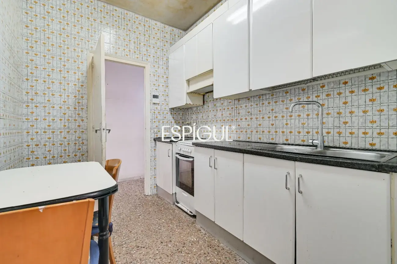 7ª Planta con Sol Directo, 4 Habitaciones y Parking incluido junto a Can Batlló