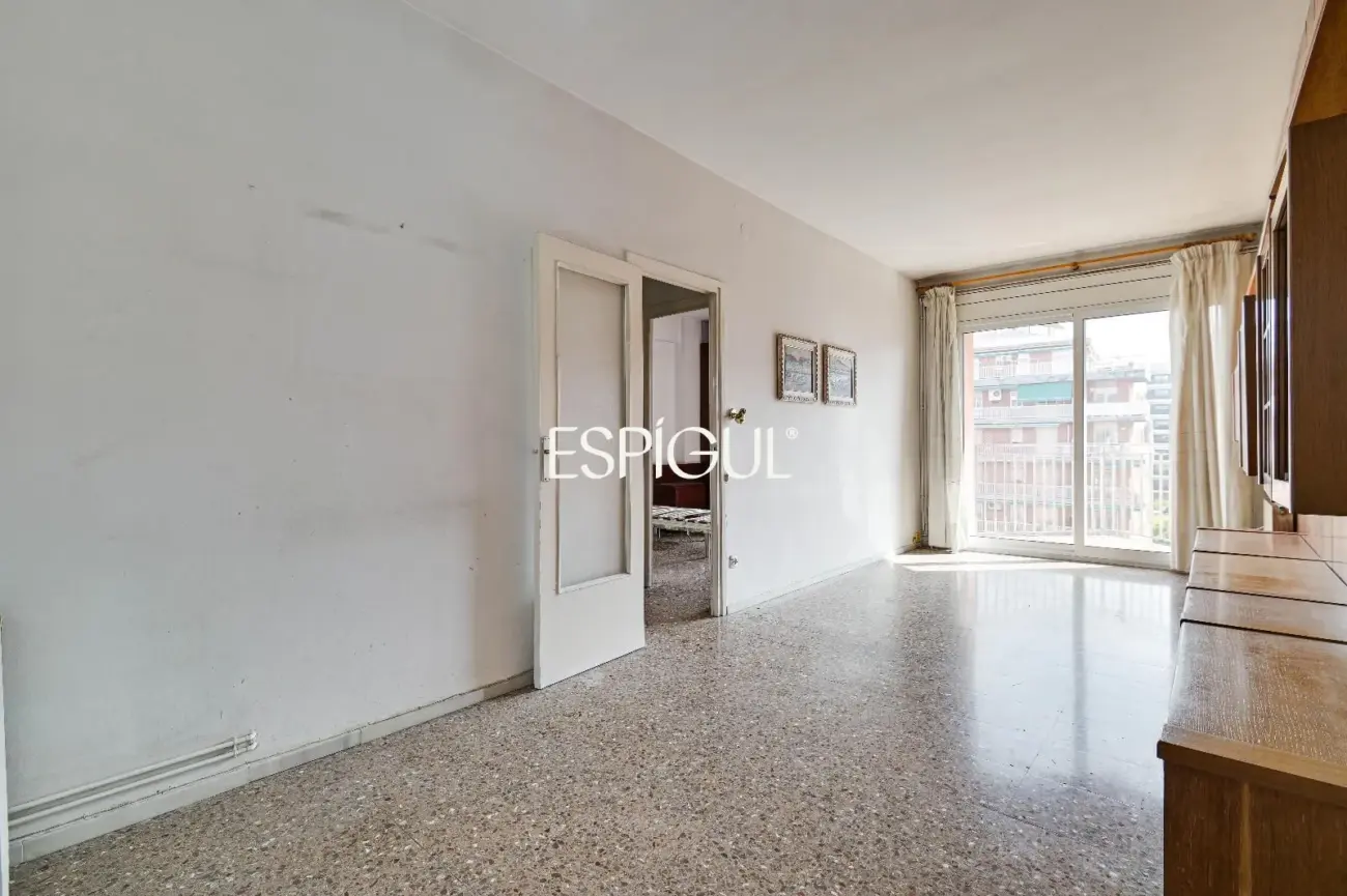 7ª Planta con Sol Directo, 4 Habitaciones y Parking incluido junto a Can Batlló