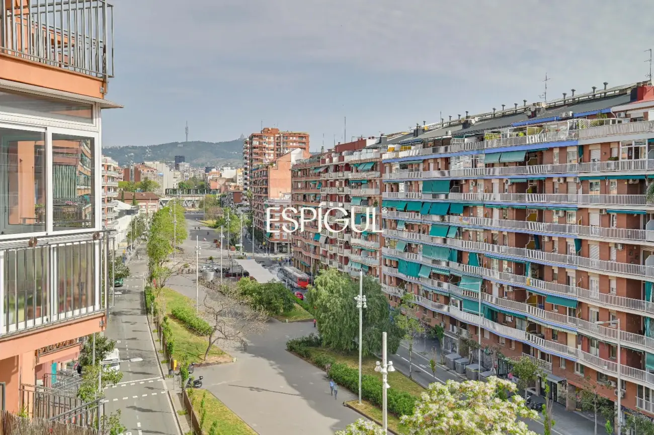 7ª Planta con Sol Directo, 4 Habitaciones y Parking incluido junto a Can Batlló