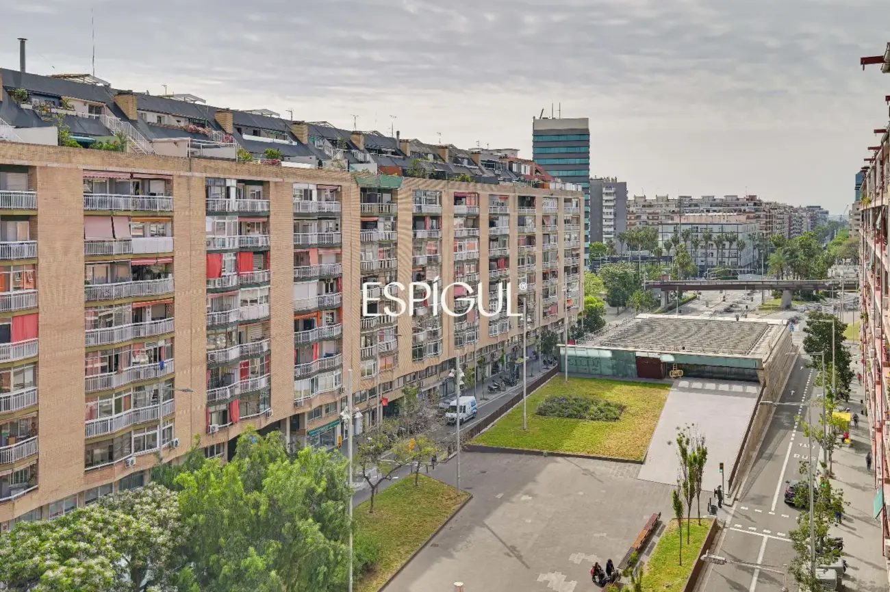 7ª Planta con Sol Directo, 4 Habitaciones y Parking incluido junto a Can Batlló