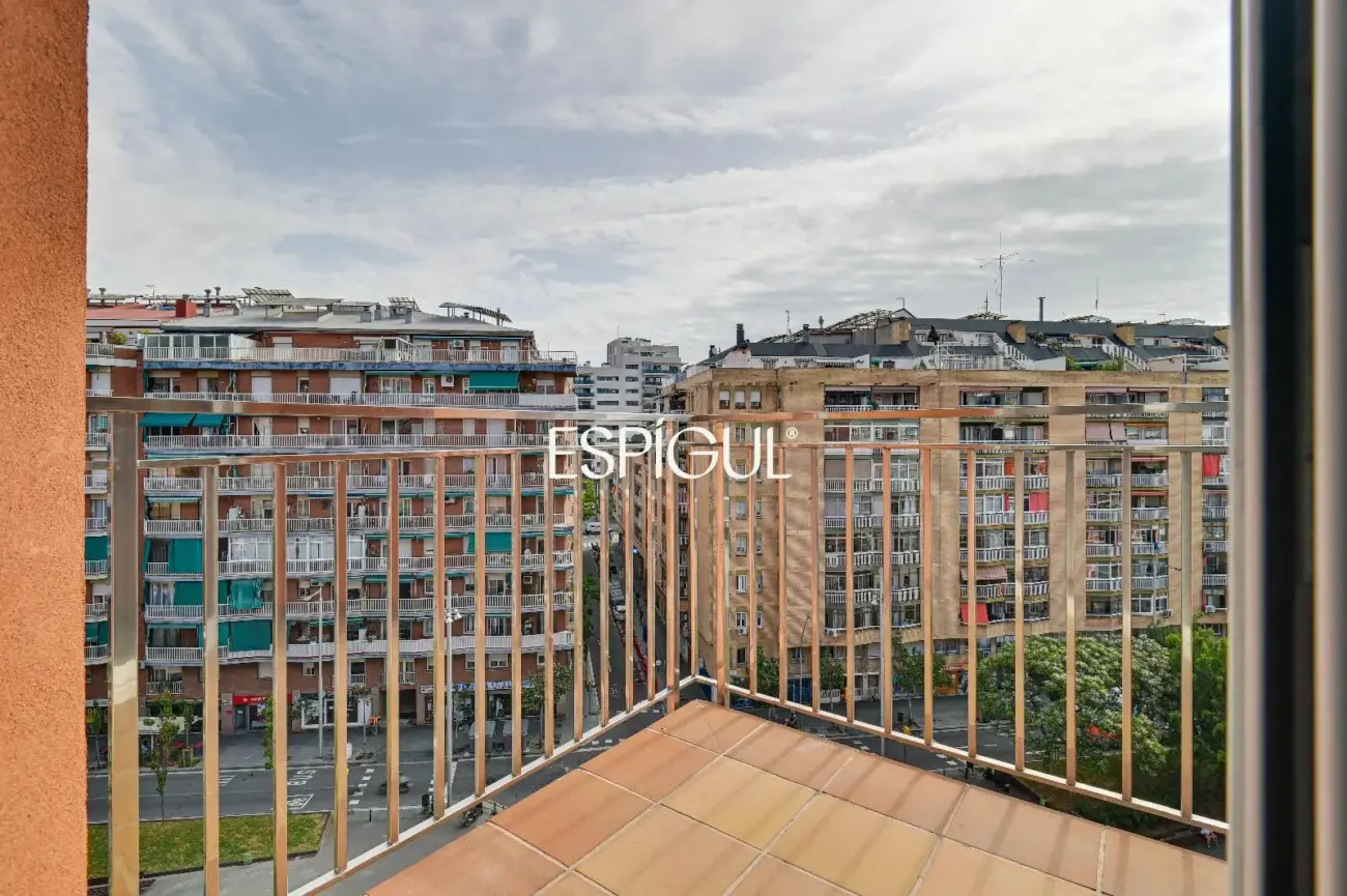 7ª Planta con Sol Directo, 4 Habitaciones y Parking incluido junto a Can Batlló