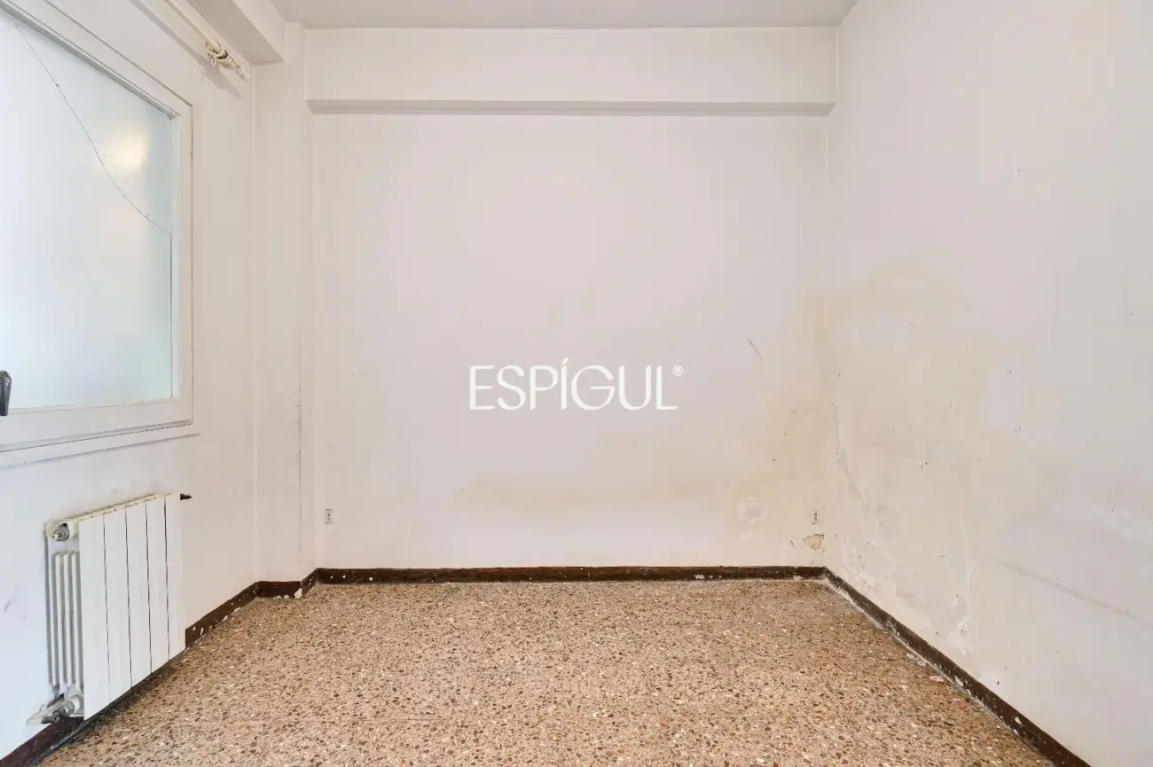 7ª Planta con Sol Directo, 4 Habitaciones y Parking incluido junto a Can Batlló