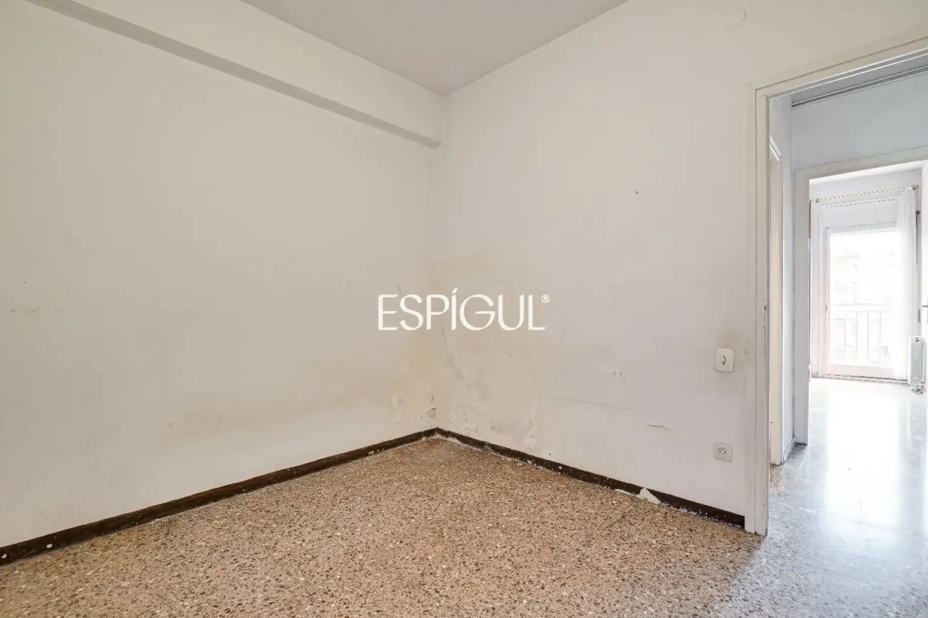 7ª Planta con Sol Directo, 4 Habitaciones y Parking incluido junto a Can Batlló