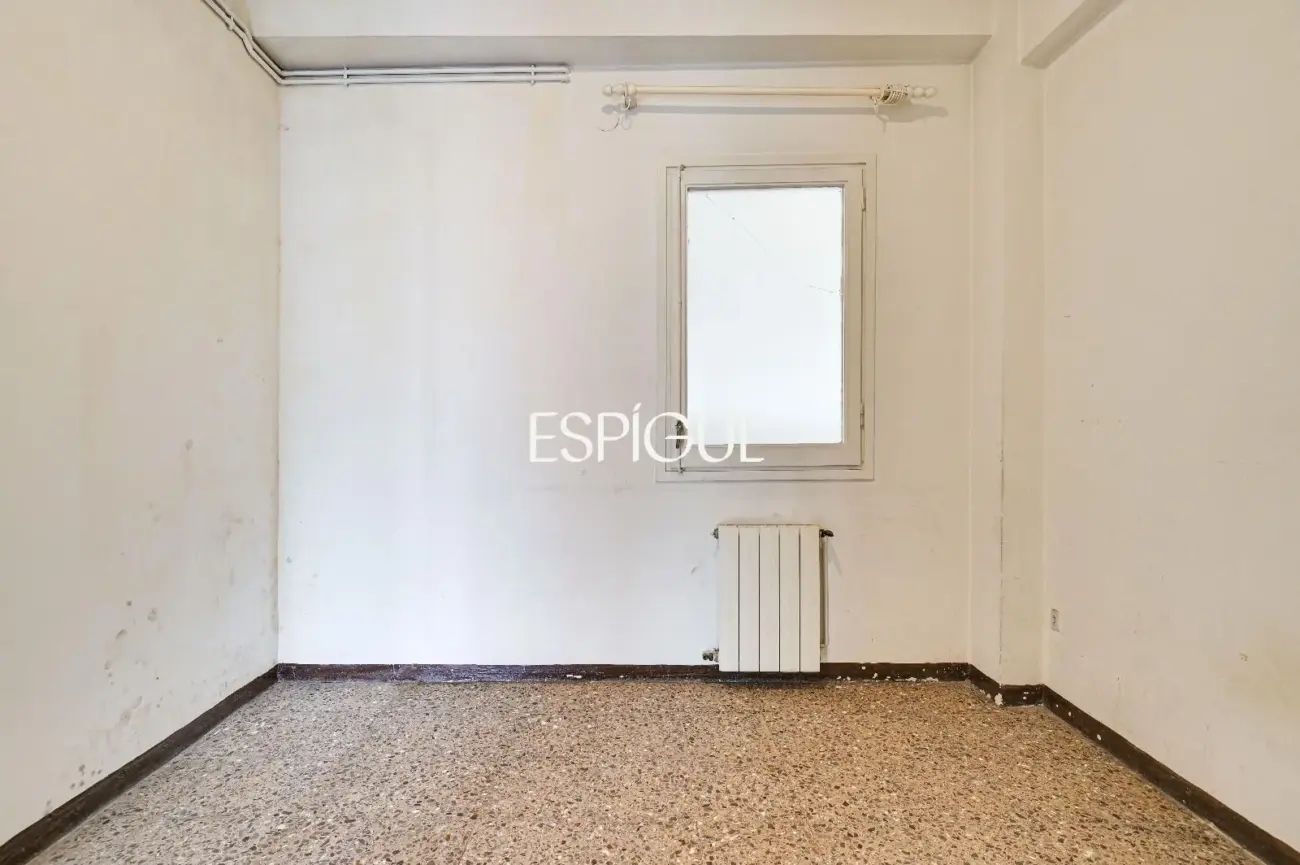 7ª Planta con Sol Directo, 4 Habitaciones y Parking incluido junto a Can Batlló
