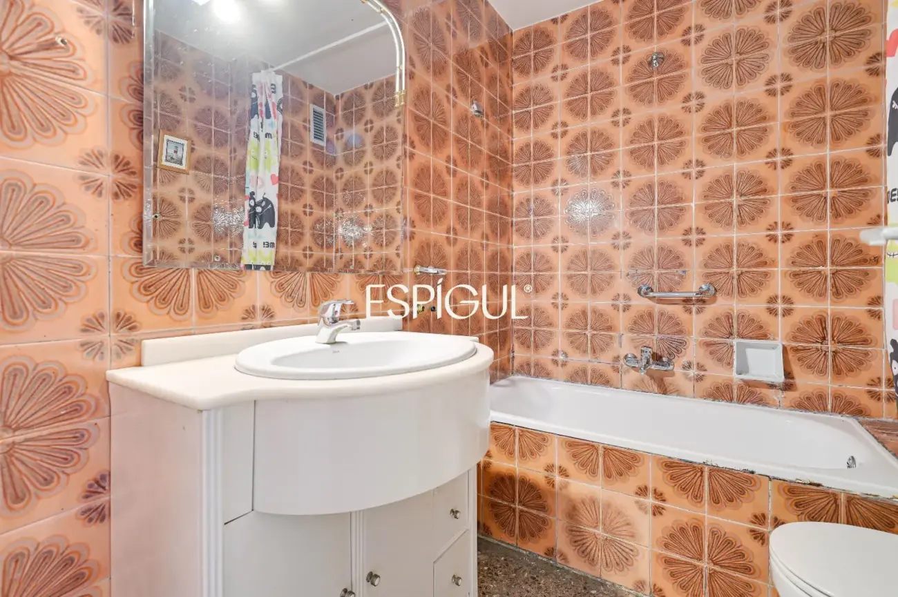 7ª Planta con Sol Directo, 4 Habitaciones y Parking incluido junto a Can Batlló
