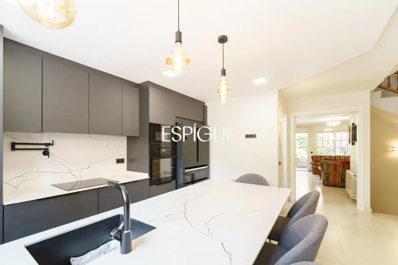Spacious renovated house with a large terrace in the center of Vilassar de Mar
