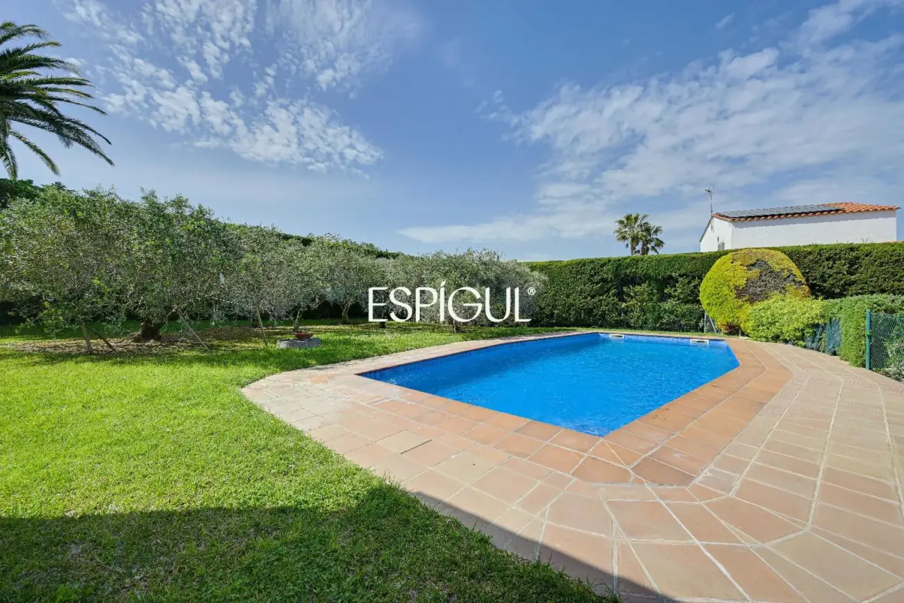 Àmplia vil·la amb piscina privada a Mas Pallí, Calonge