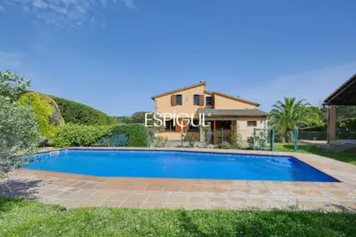 Àmplia vil·la amb piscina privada a Mas Pallí, Calonge