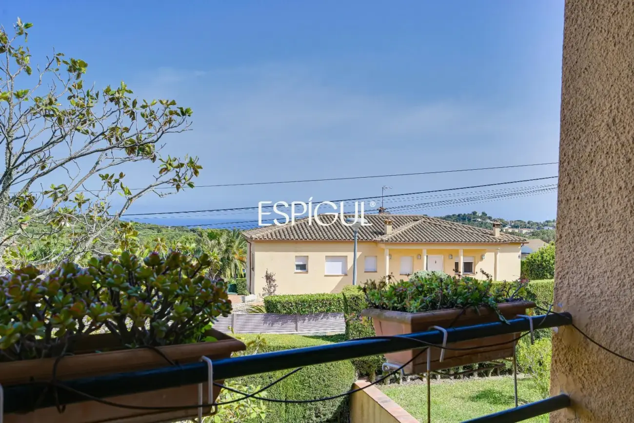 Àmplia vil·la amb piscina privada a Mas Pallí, Calonge